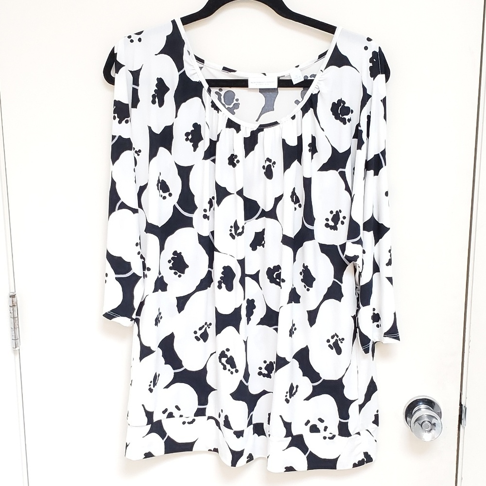 New York and Co Flower Shirt w Cut Out Sleeve XL